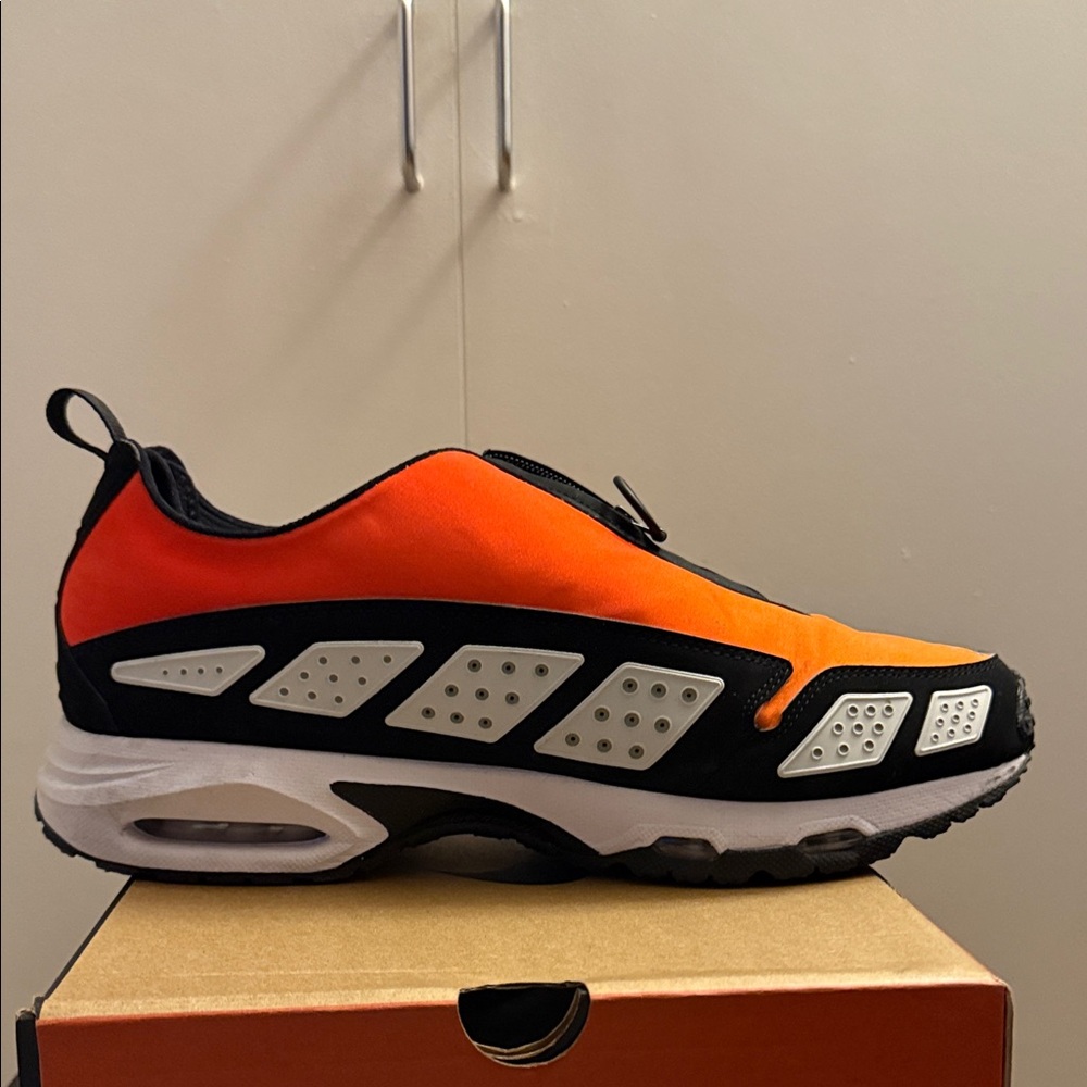 Nike Air Max SNDR - Bright Crimson and Black - Picture 5 of 11